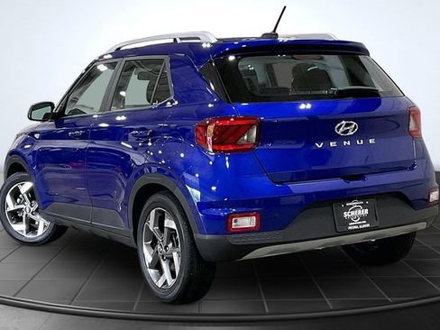 Used 2023 Hyundai Venue SEL FWD image 13