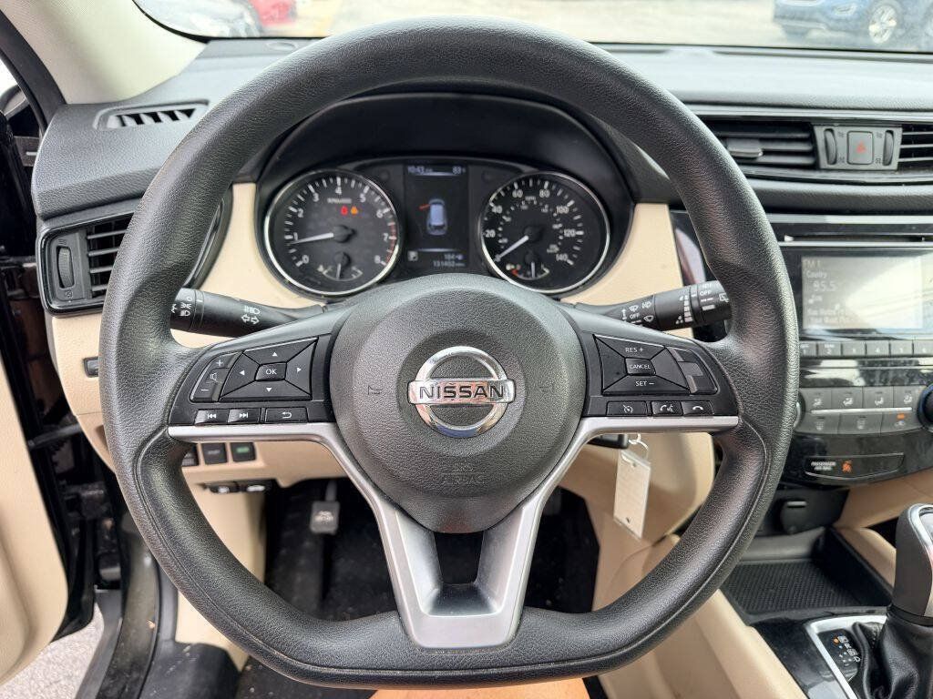 Used 2017 Nissan Rogue S AWD/4WD image 10