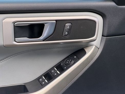 Used 2022 Ford Explorer XLT w/ Equipment Group 202A image 31