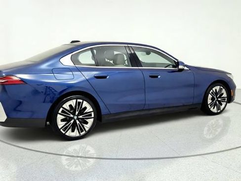Used 2026 BMW 530i RWD image 9