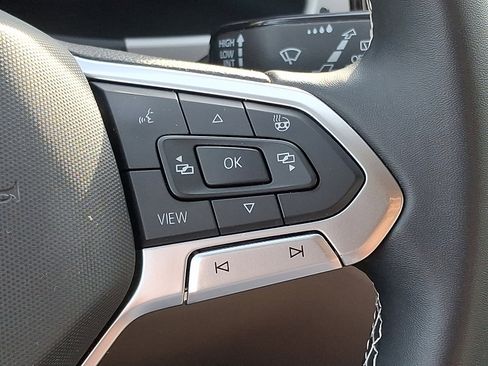 Used 2021 Volkswagen Atlas SEL Premium image 25