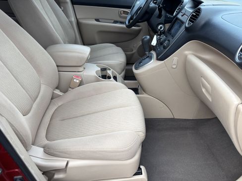 Used 2007 Kia Rondo LX w/ Convenience Pkg image 30