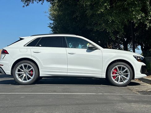 New 2025 Audi RS Q8 performance image 3