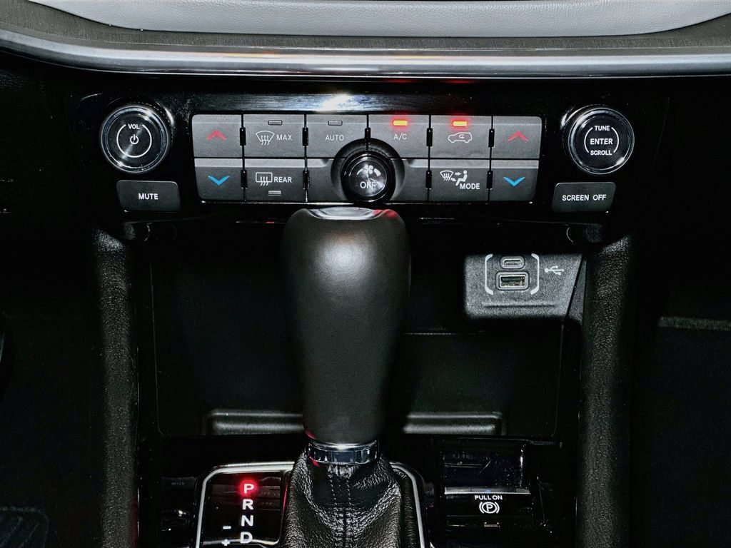 Used 2024 Jeep Compass Limited AWD/4WD image 13