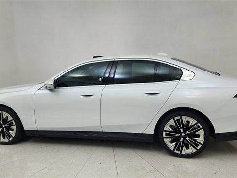 Used 2025 BMW 540i xDrive image 4