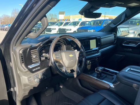 Used 2022 Chevrolet Silverado 1500 High Country image 11