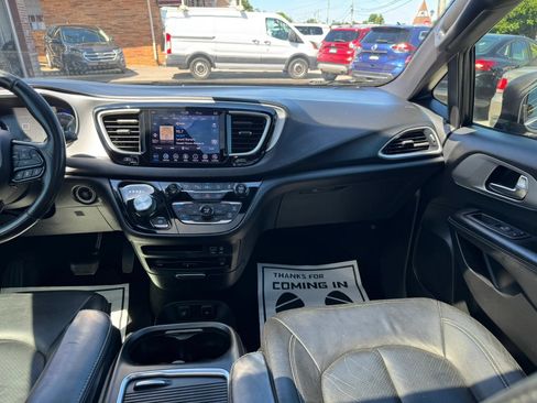 Used 2020 Chrysler Pacifica Touring-L Plus w/ Advanced Safetytec Group FWD image 59