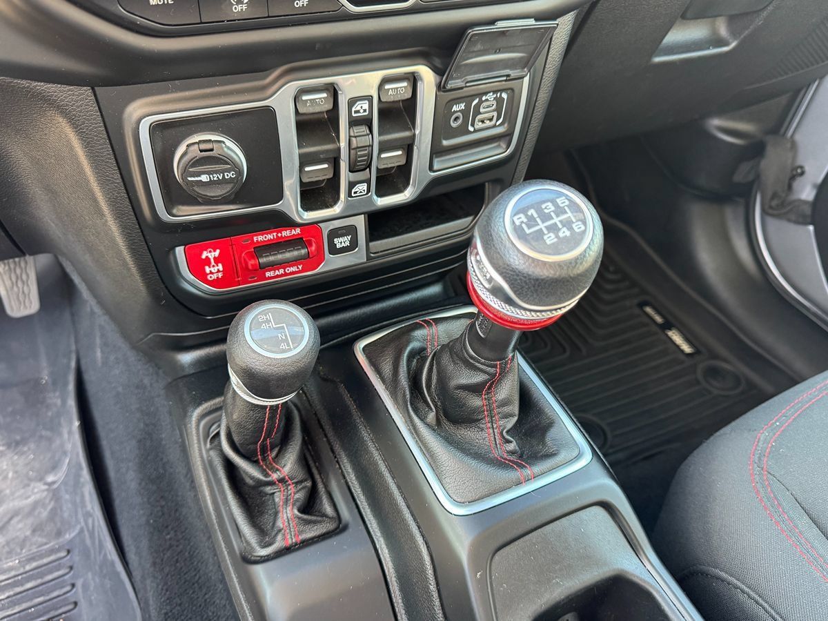 Used 2018 Jeep Wrangler Unlimited Rubicon w/ LED Lighting Group AWD/4WD image 19