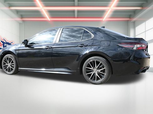 Used 2023 Toyota Camry SE FWD image 2