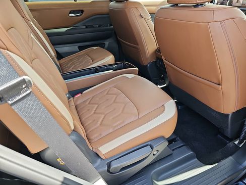 New 2026 Nissan Pathfinder Platinum FWD image 15