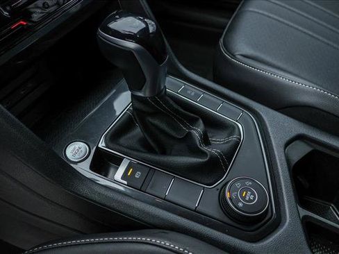 Used 2022 Volkswagen Tiguan SE image 20