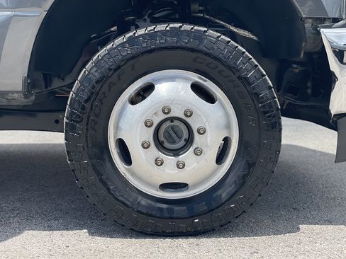 Used 2019 Ford F350 XLT w/ XLT Premium Package AWD/4WD image 36