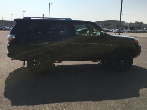 Used 2018 Toyota 4Runner SR5 AWD/4WD image 8