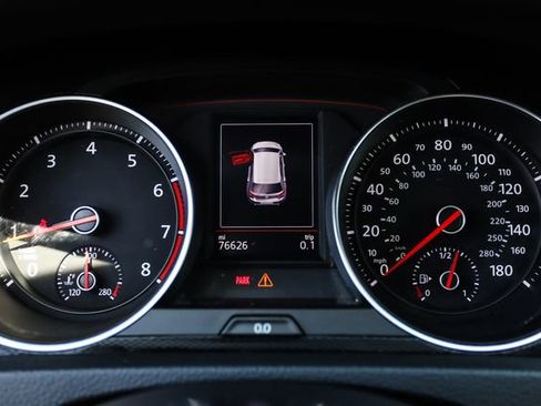 Used 2016 Volkswagen GTI SE image 31