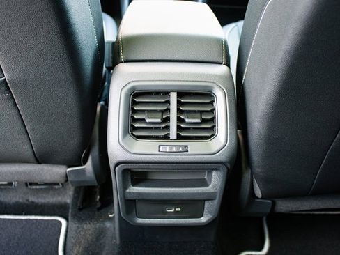 Used 2023 Volkswagen Taos SE image 18