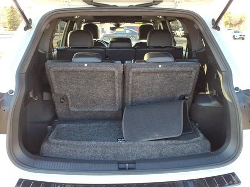 Used 2023 Volkswagen Tiguan SE R-Line image 10