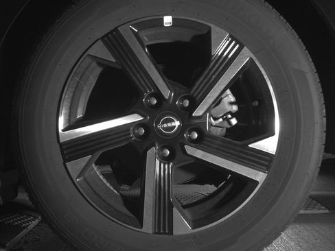 Used 2025 Nissan Sentra SV FWD image 14