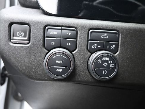 Used 2024 Chevrolet Silverado 2500 LT w/ Convenience Package AWD/4WD image 16