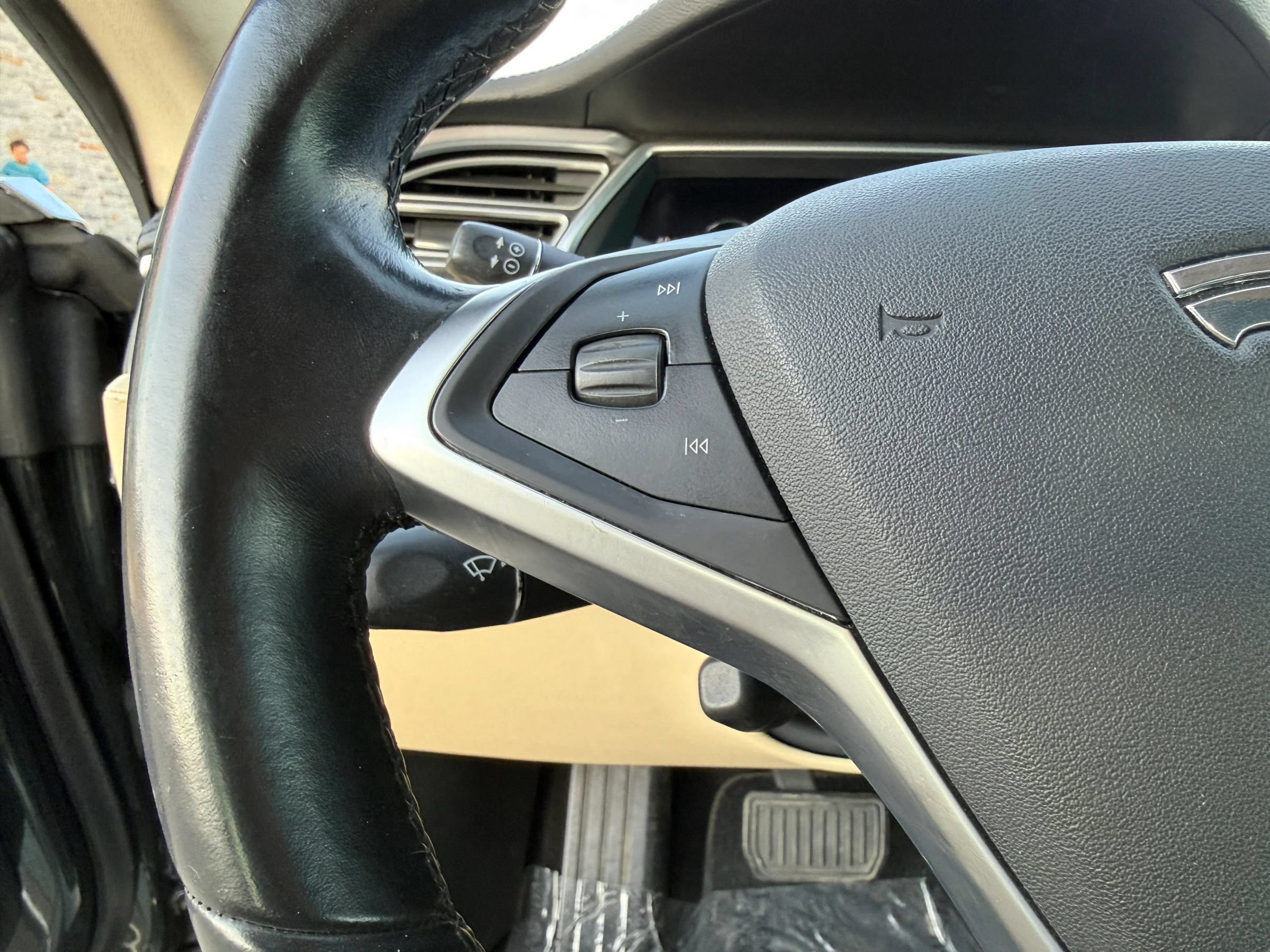 Used 2013 Tesla Model S RWD image 12