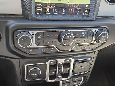 Used 2023 Jeep Wrangler Unlimited Sahara AWD/4WD image 27