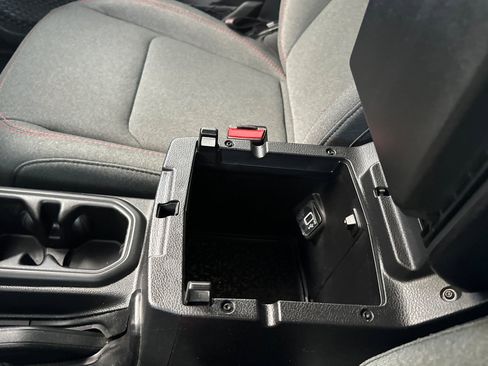 Used 2024 Jeep Wrangler Rubicon w/ Convenience Group image 33