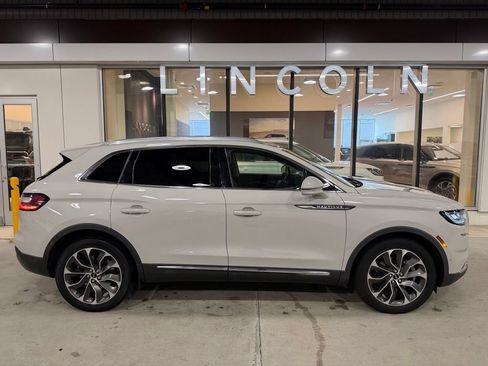 Used 2021 Lincoln Nautilus Reserve AWD/4WD image 4