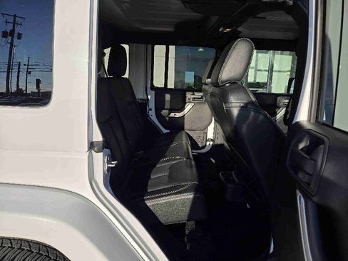 Used 2016 Jeep Wrangler Unlimited Sahara w/ Max Tow Package image 11