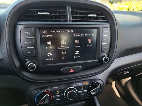 Used 2023 Kia Soul LX w/ LX Technology Package FWD image 23