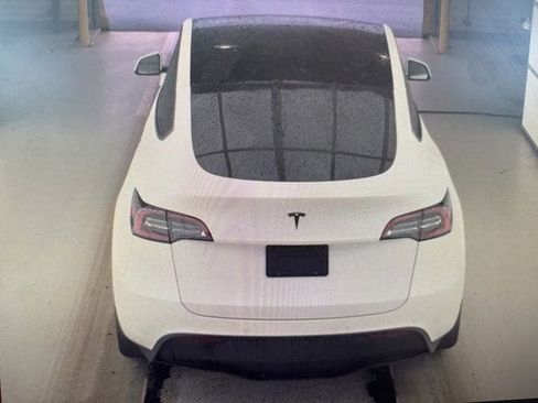 Used 2021 Tesla Model Y Long Range AWD/4WD image 10