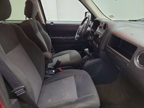 Used 2016 Jeep Patriot Latitude AWD/4WD image 21