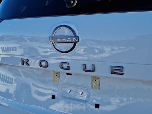 Used 2025 Nissan Rogue S FWD image 34