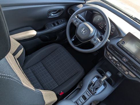 Used 2025 Honda HR-V LX image 9