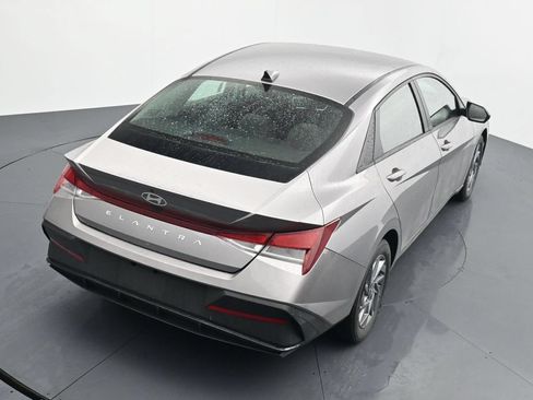 Used 2024 Hyundai Elantra SEL FWD image 14