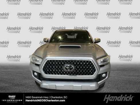 Used 2018 Toyota Tacoma TRD Sport image 1
