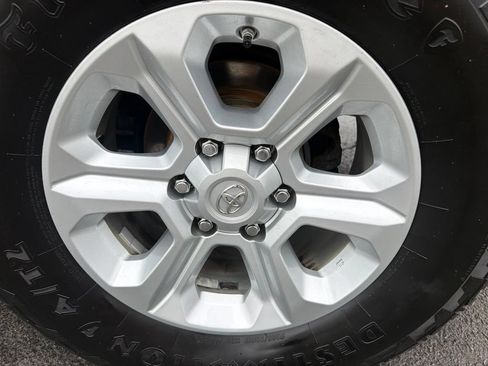 Used 2018 Toyota 4Runner SR5 AWD/4WD image 48