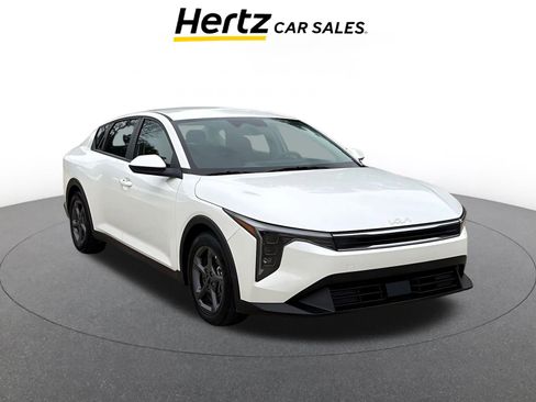 Used 2025 Kia K4 LXS image 1