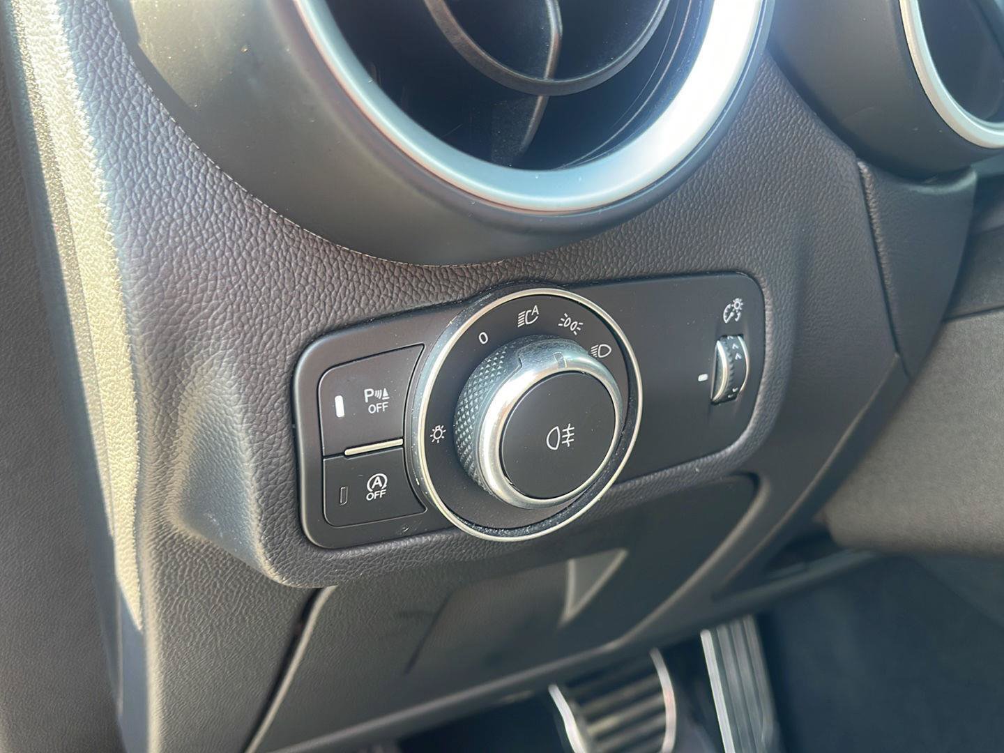 Used 2023 Alfa Romeo Stelvio Sprint AWD/4WD image 18