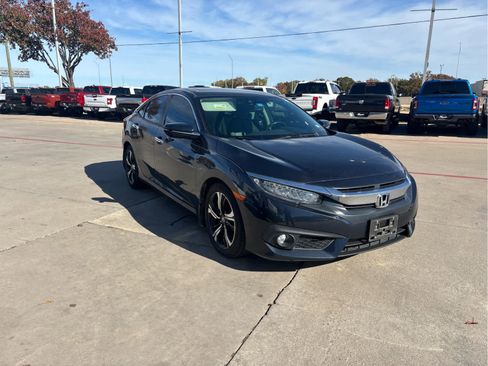 Used 2016 Honda Civic Touring image 2