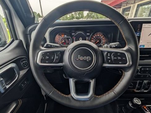 Used 2025 Jeep Wrangler Unlimited Sahara AWD/4WD image 9