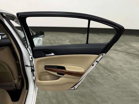 Used 2011 Honda Accord EX-L image 18