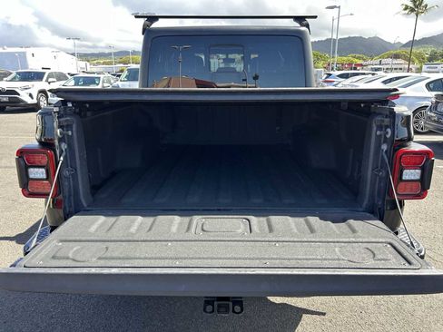 Used 2020 Jeep Gladiator Overland AWD/4WD image 19