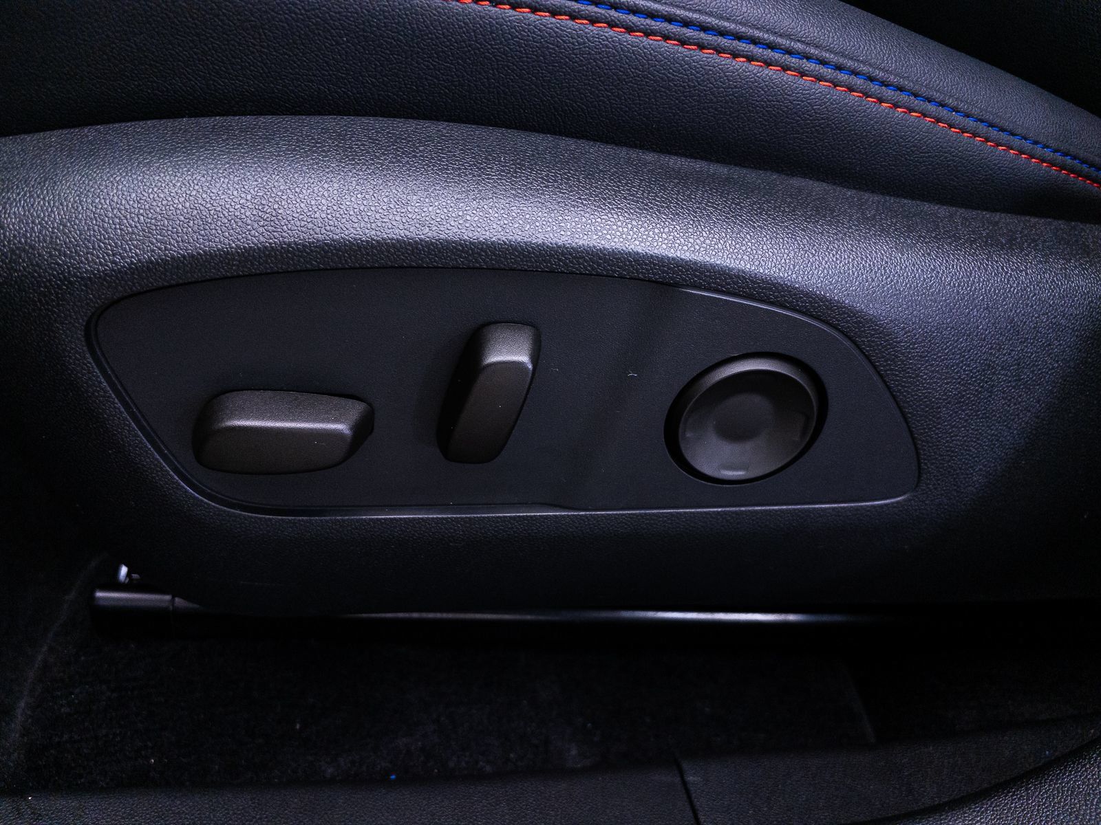 Used 2024 Chevrolet Equinox EV RS FWD image 23
