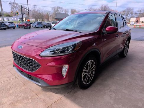 Used 2022 Ford Escape SEL w/ Technology Package image 3