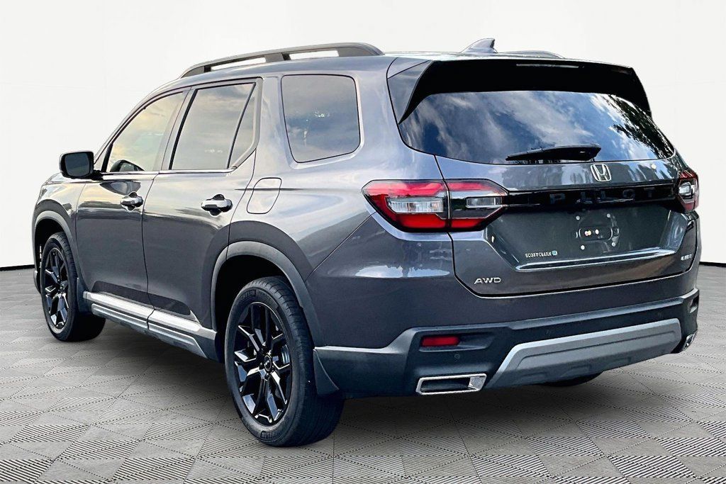 Used 2025 Honda Pilot Elite image 5