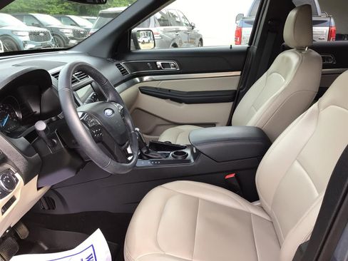 Used 2019 Ford Explorer XLT w/ Equipment Group 202A image 3