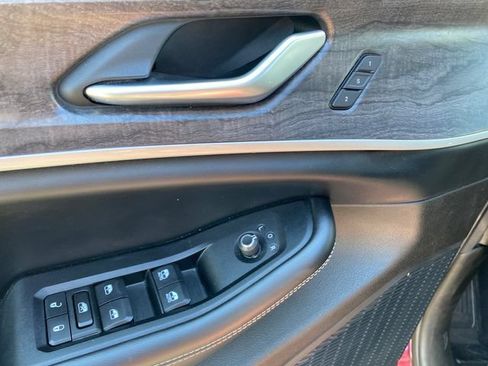 Used 2023 Jeep Grand Cherokee Limited AWD/4WD image 18