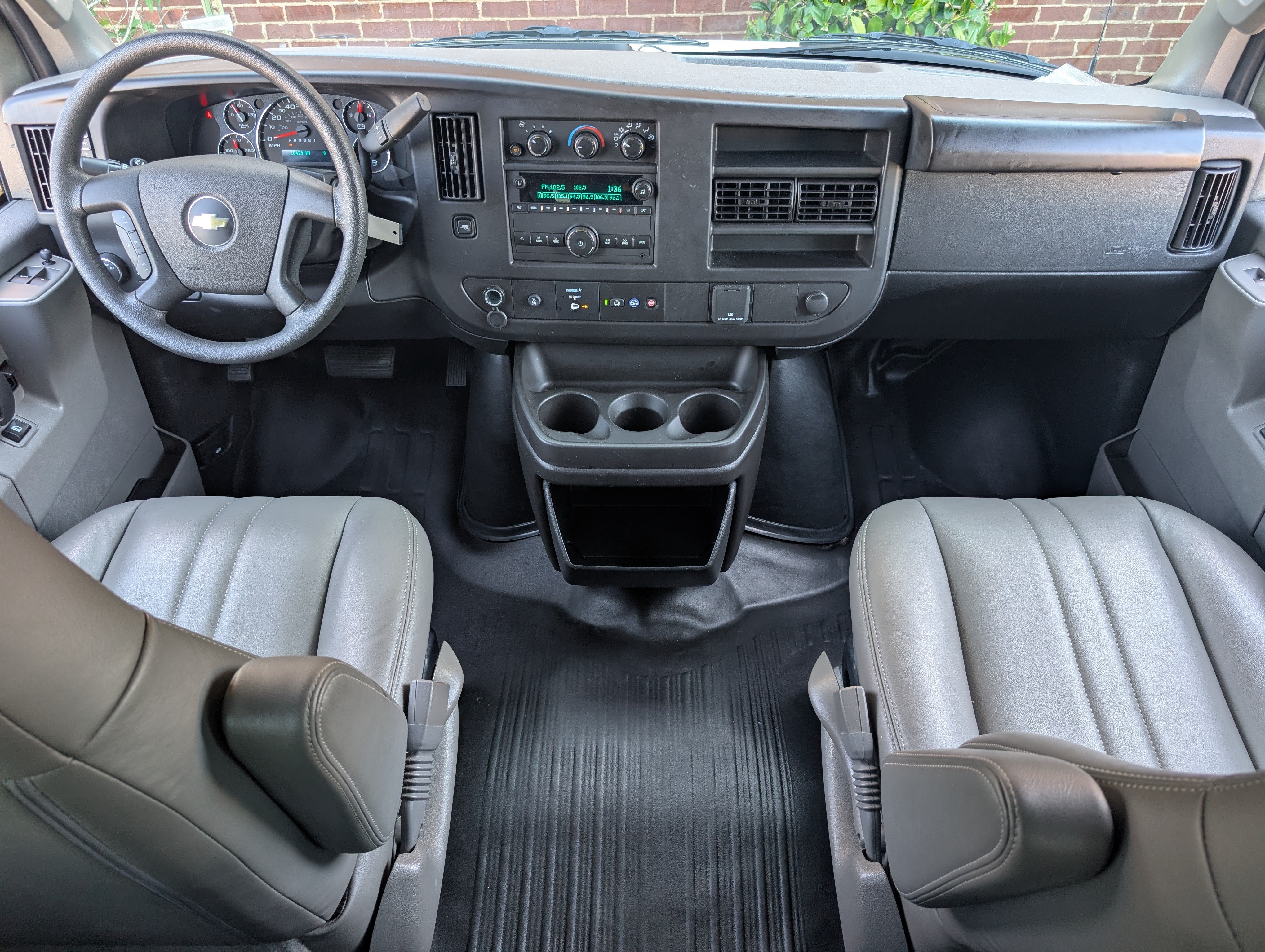 Used 2024 Chevrolet Express 3500 LS RWD image 24