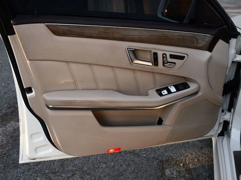 Used 2014 Mercedes-Benz E 550 4MATIC Sedan image 14