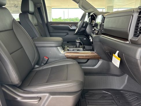 New 2026 GMC Sierra 1500 Elevation w/ Elevation Premium Package AWD/4WD image 18