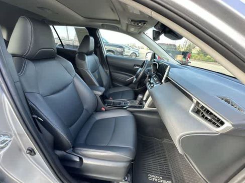 Used 2023 Toyota Corolla Cross XLE w/ Convenience Package image 20